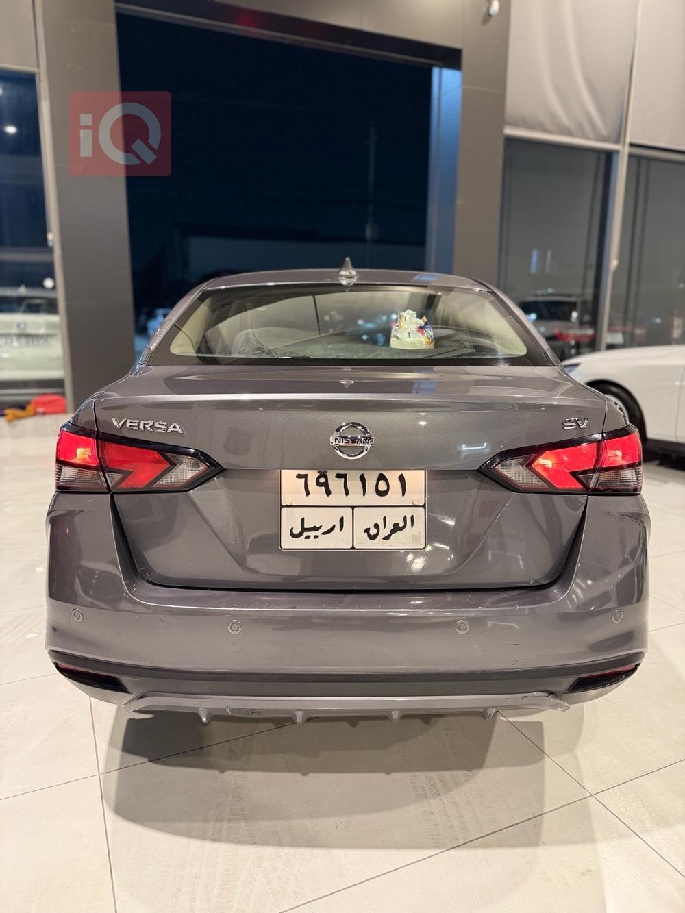 نيسان فيرسا